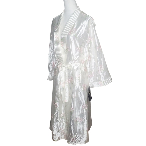 Intimate Moments Plus Size Feminine & Soft Lightweight Robe - Picture 3 of 8